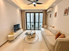 R&F 2BR Condo with City View for 4-6 Guests